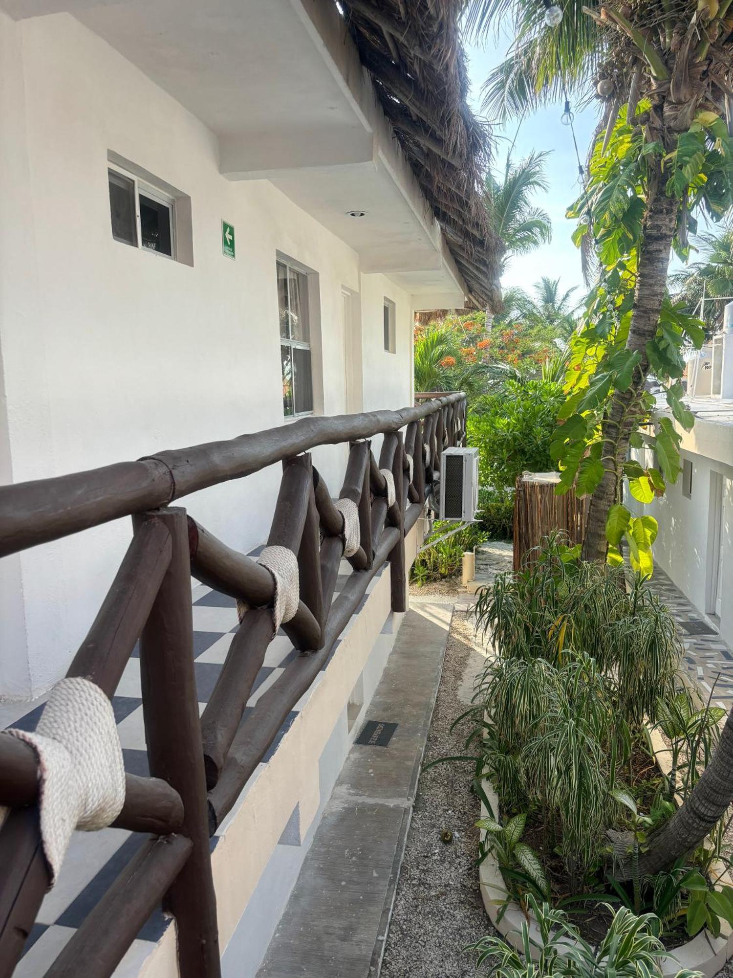La Diosa Kali Beach Front Hotel 홀박스아일랜드 외부 사진