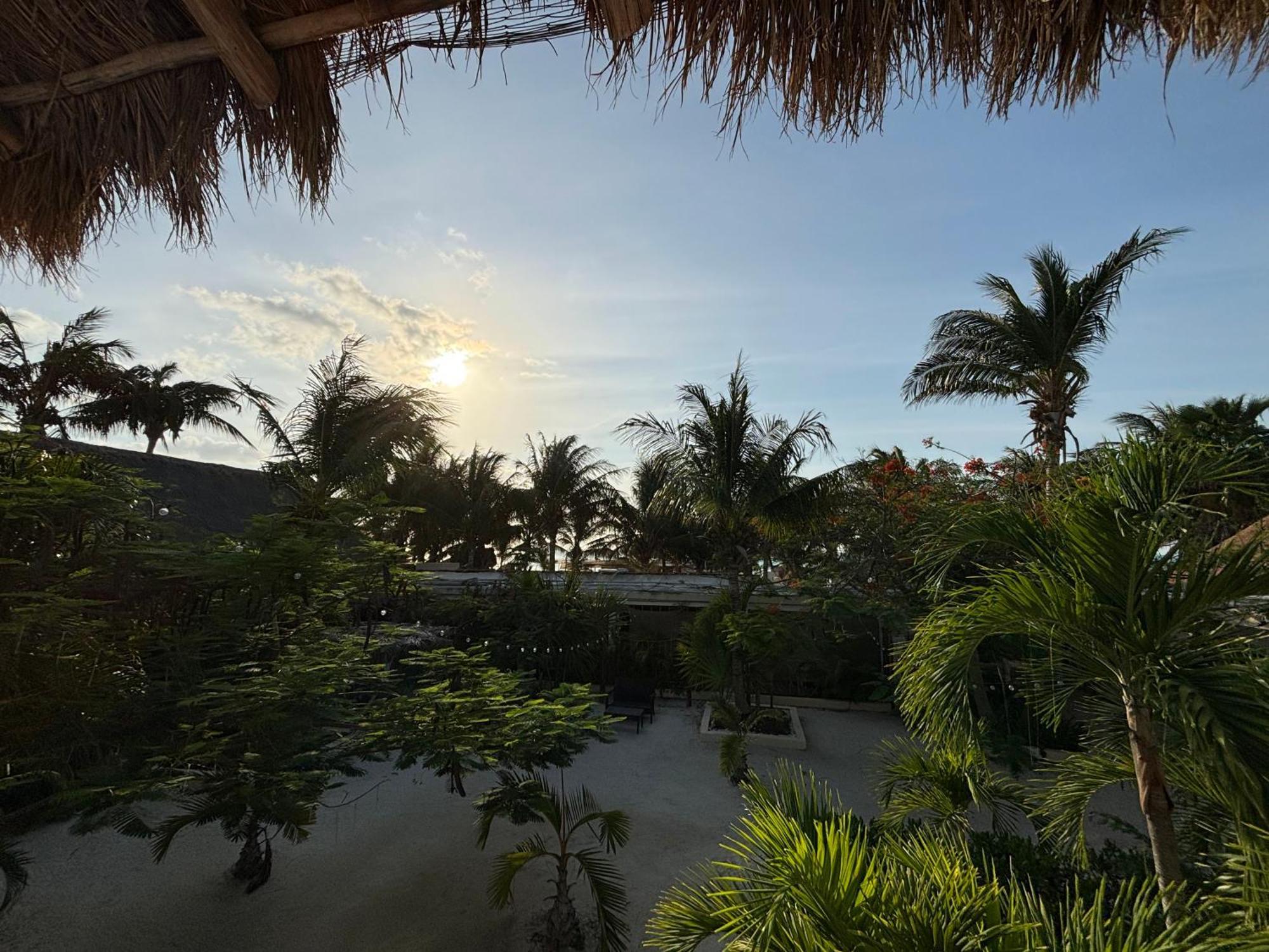La Diosa Kali Beach Front Hotel 홀박스아일랜드 외부 사진