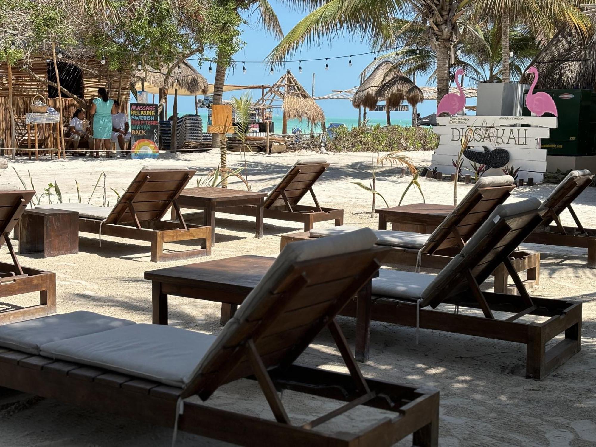 La Diosa Kali Beach Front Hotel 홀박스아일랜드 외부 사진